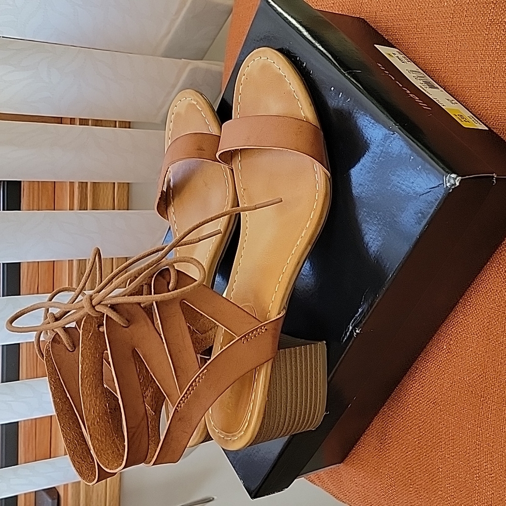 Steve Madden Distressed Sandals